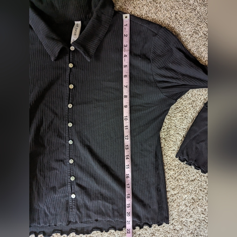 Soft Focus Black Ribbed Collared Ruffled Button Cardigan Size XL - Picture 10 of 13